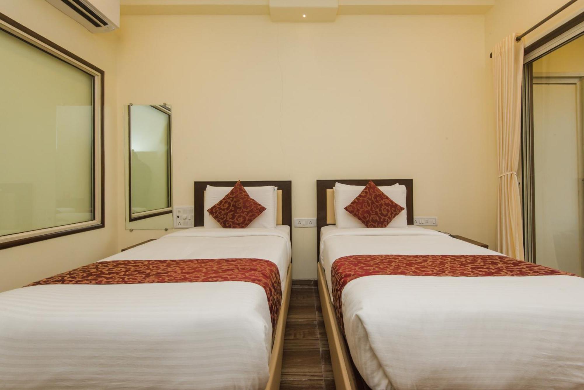 Super Hotel O Divine Residency Near Phoenix Marketcity Bombaim Exterior foto